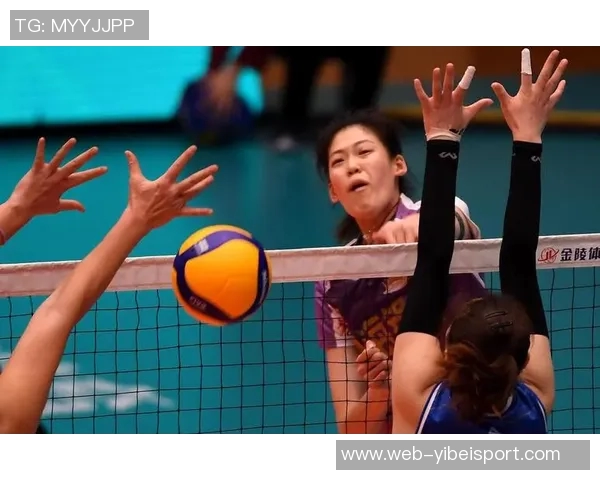 果阿队主场球员通道灯牌损坏严重引发球迷热议 果阿队主场球员通道灯牌损坏严重引发球迷热议